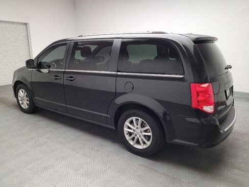 Used 2019 Dodge Grand Caravan SXT image 3