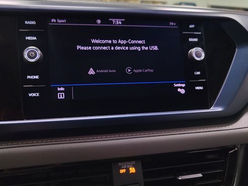 Certified 2024 Volkswagen Taos SE w/ Panoramic Sunroof Package AWD/4WD image 21