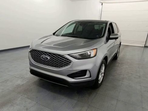 Used 2023 Ford Edge SEL image 3