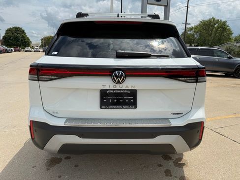 New 2025 Volkswagen Tiguan SE image 5