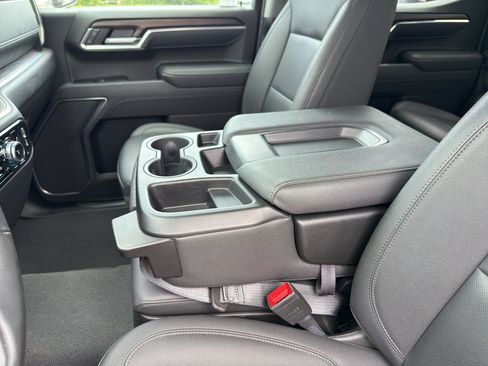 Used 2026 GMC Sierra 1500 SLT AWD/4WD image 17