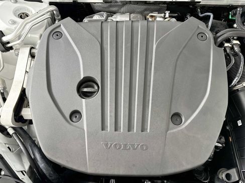 Used 2025 Volvo V60 B5 Cross Country Plus w/ Protection Package Premier image 28