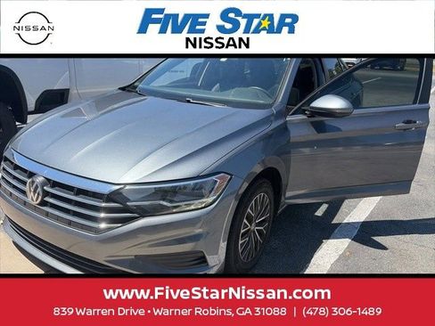 Used 2020 Volkswagen Jetta SE FWD image 1