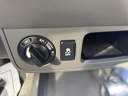 Used 2017 Nissan Frontier SV image 30