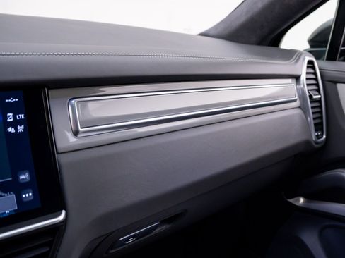 Certified 2023 Porsche Cayenne Turbo S image 28