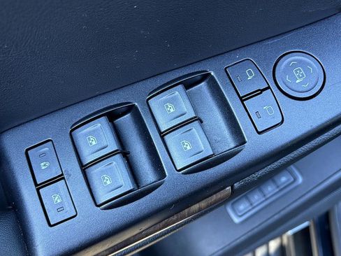 Used 2020 Chevrolet Tahoe LT image 19