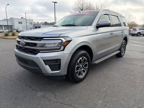 Used 2024 Ford Expedition XLT image 3