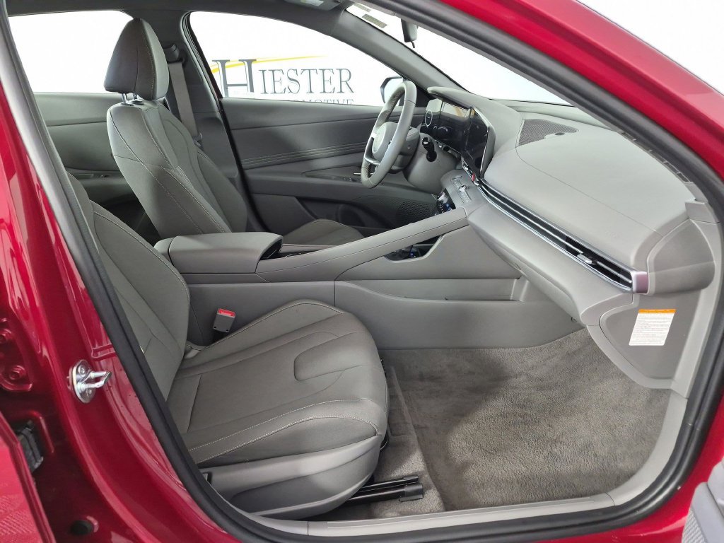 Used 2025 Hyundai Elantra SEL FWD image 38