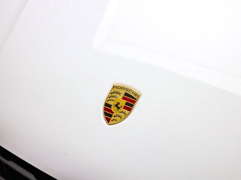 Certified 2025 Porsche Macan image 15