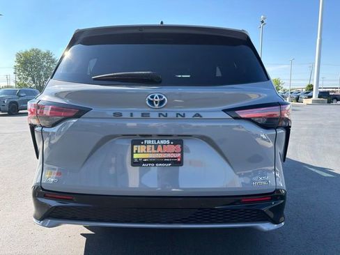 Used 2023 Toyota Sienna XSE AWD/4WD image 5