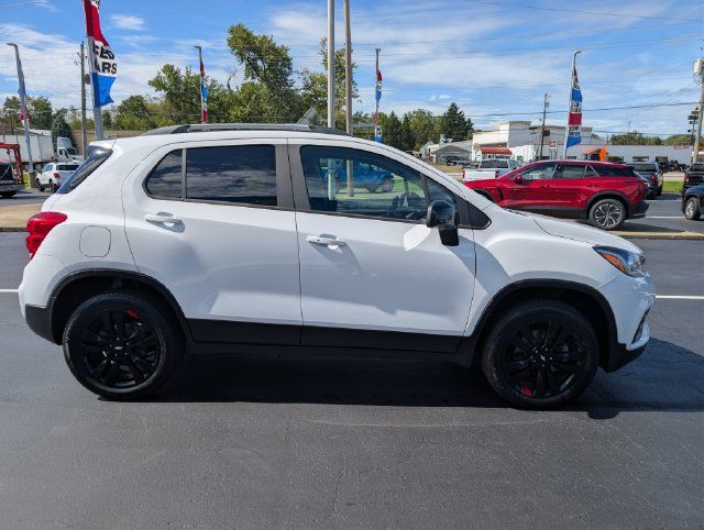 Used 2020 Chevrolet Trax LT w/ Redline Edition AWD/4WD image 6