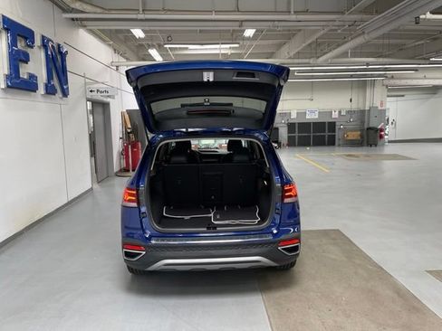 Certified 2023 Volkswagen Taos SE w/ Panoramic Sunroof Package AWD/4WD image 9