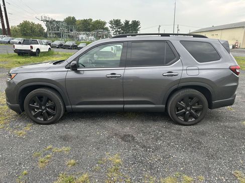 Used 2025 Honda Pilot Black Edition image 5