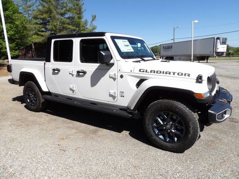 New 2026 Jeep Gladiator Sport AWD/4WD image 6
