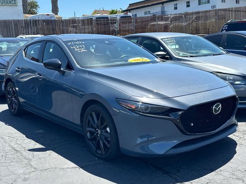 Used 2022 MAZDA MAZDA3 s FWD image 2