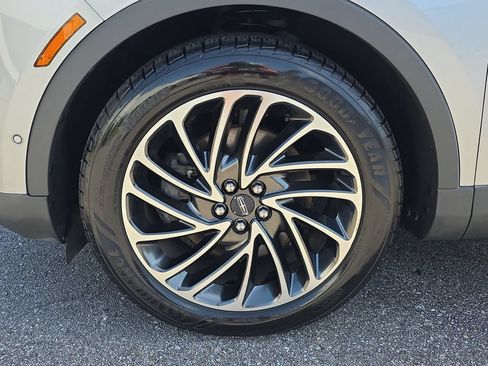 Used 2020 Lincoln Nautilus Reserve FWD image 9