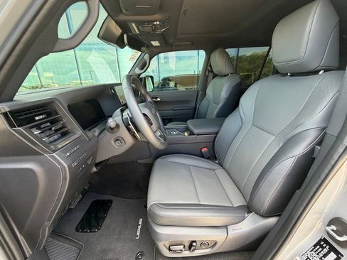 Used 2025 Lexus GX 550 w/ Cold Area Package AWD/4WD image 13