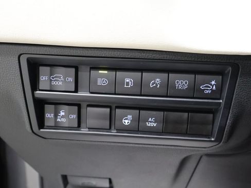 Used 2023 Toyota Sequoia Capstone AWD/4WD image 37