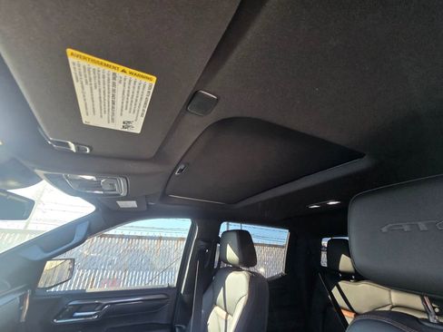 Used 2022 GMC Sierra 1500 AT4 w/ AT4 Preferred Package image 12