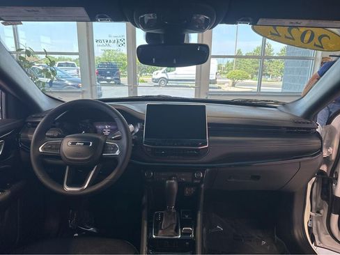 Used 2022 Jeep Compass Latitude AWD/4WD image 17
