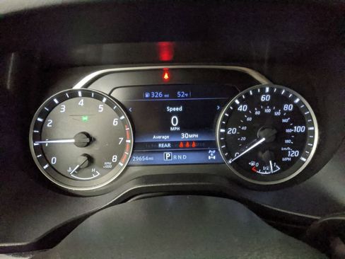 Used 2024 Nissan Titan SV image 17