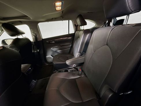 Used 2021 Toyota Highlander Limited image 23