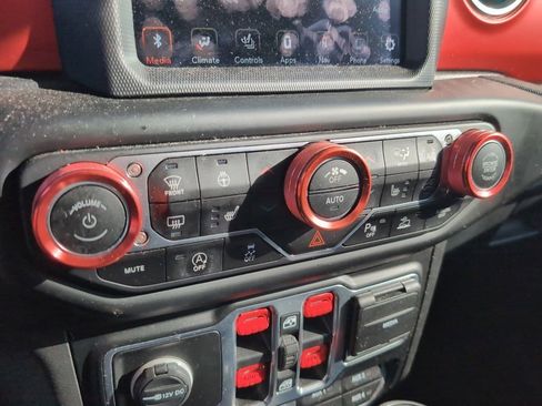 Used 2020 Jeep Gladiator Rubicon image 25