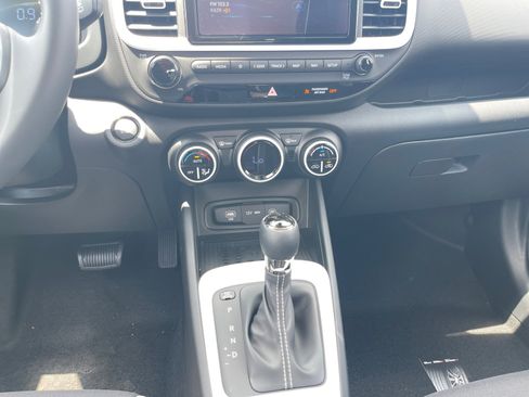 New 2025 Hyundai Venue Limited image 12