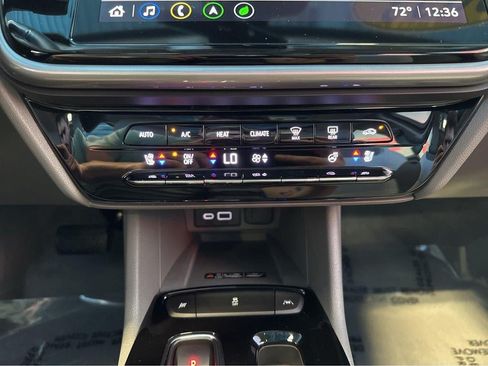 Used 2023 Chevrolet Bolt EUV Premier w/ Sun & Sound Package FWD image 27