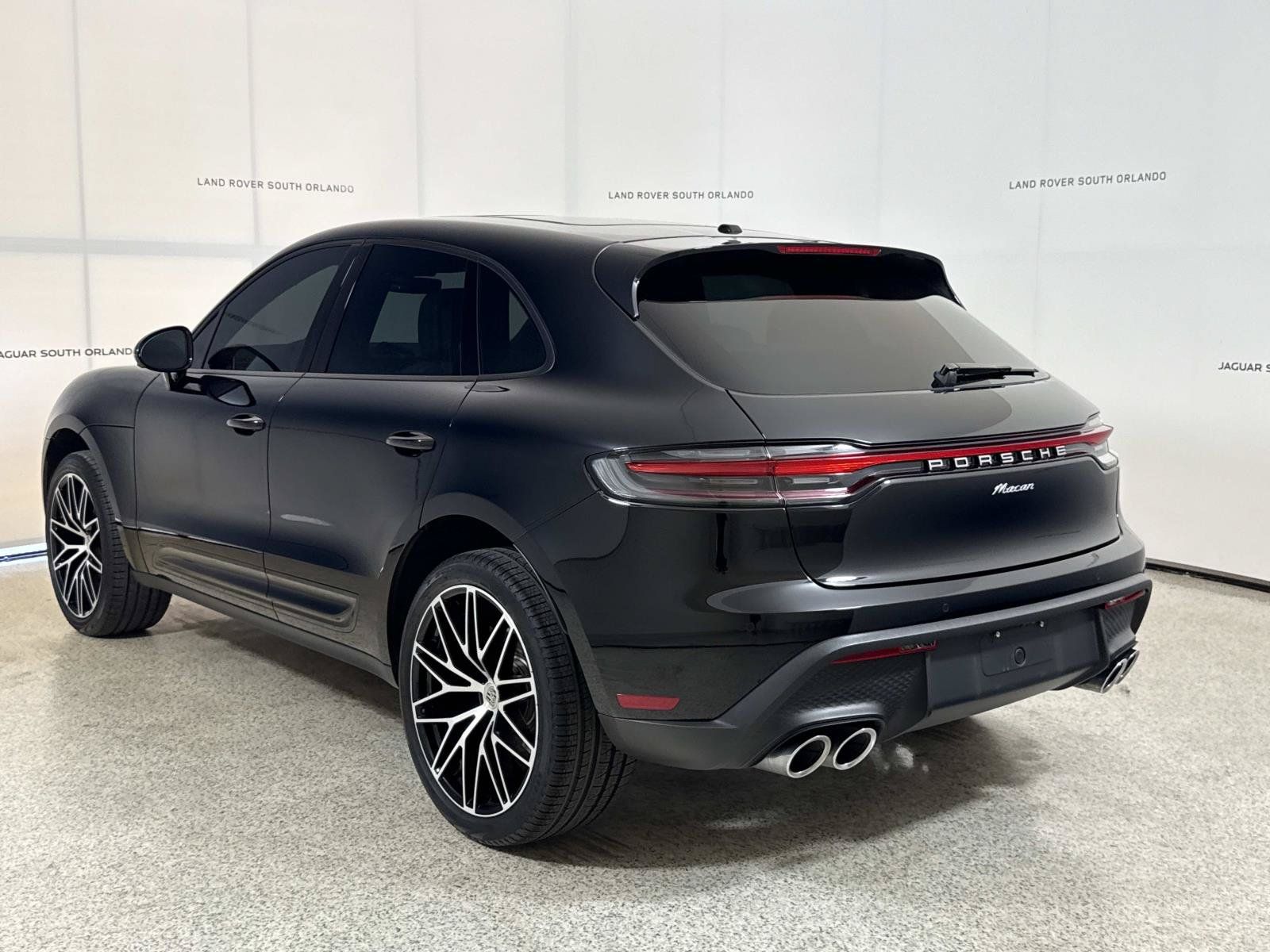 Used 2024 Porsche Macan AWD/4WD image 3