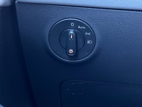 Used 2024 Volkswagen Taos SE image 36