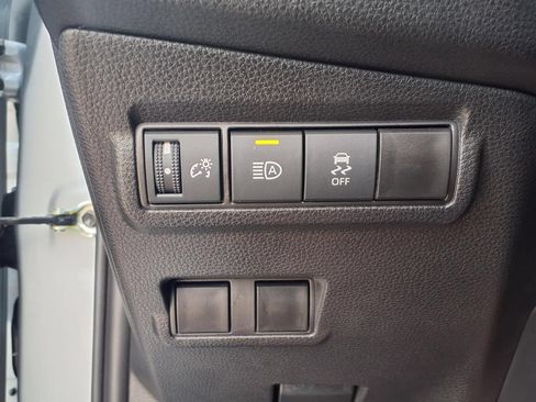 Used 2026 Toyota Corolla Cross XLE FWD image 7