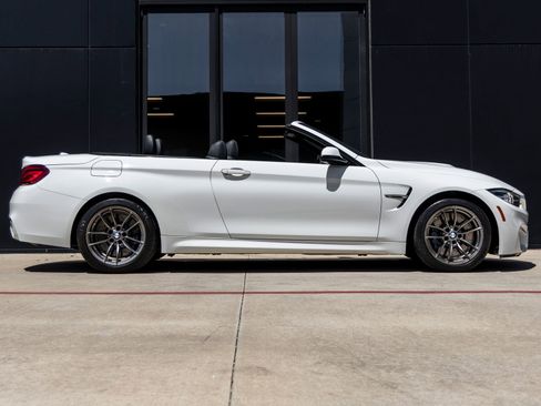 Used 2020 BMW M4 Convertible RWD image 11