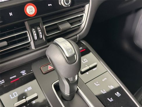 Certified 2026 Porsche Macan AWD/4WD image 34
