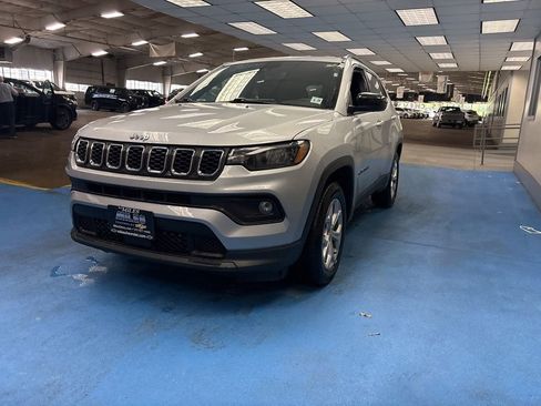 Used 2024 Jeep Compass Latitude AWD/4WD image 14