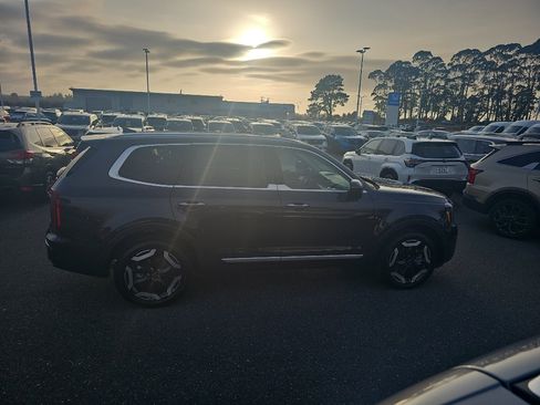 New 2025 Kia Telluride S image 7