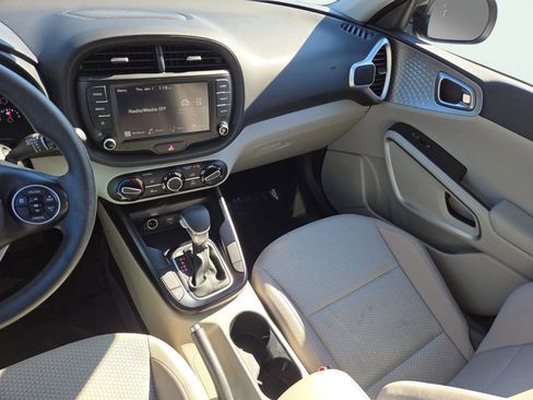 Certified 2022 Kia Soul LX w/ Technology Package image 22