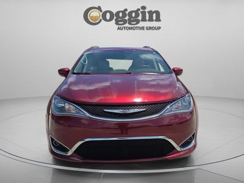 Used 2017 Chrysler Pacifica Touring-L FWD image 8