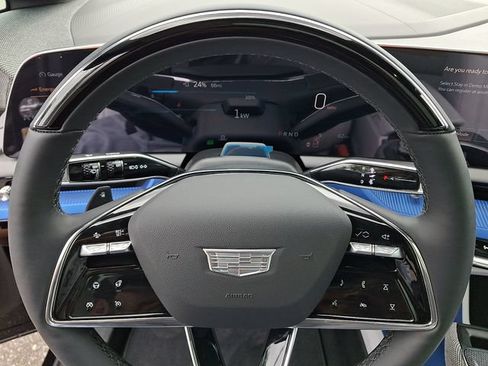 Certified 2025 Cadillac Optiq Luxury 2 AWD/4WD image 18
