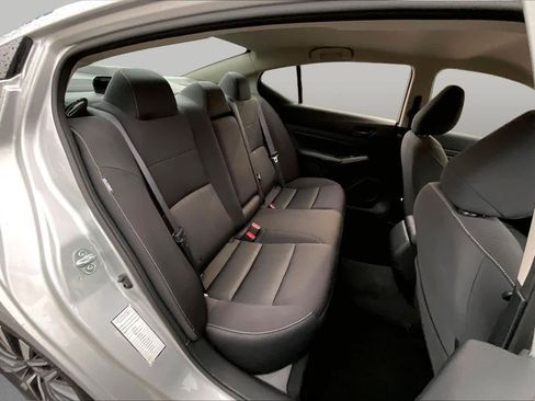 Used 2024 Nissan Altima 2.5 SV FWD image 19