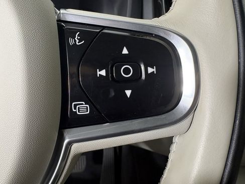 Used 2023 Volvo XC60 B5 Ultimate w/ Climate Package image 24