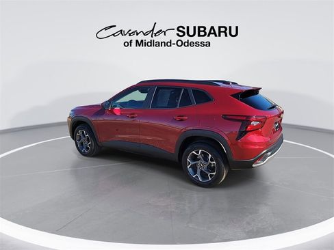 Used 2025 Chevrolet Trax LT image 6