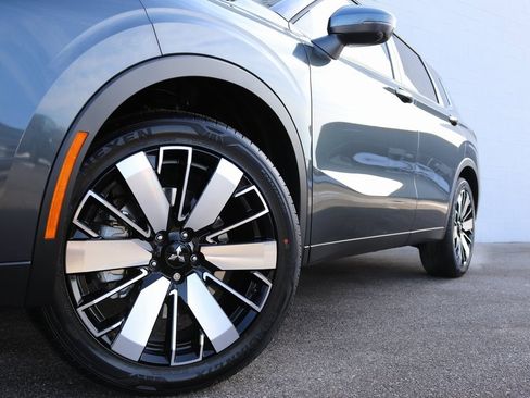 New 2026 Mitsubishi Outlander SE image 47