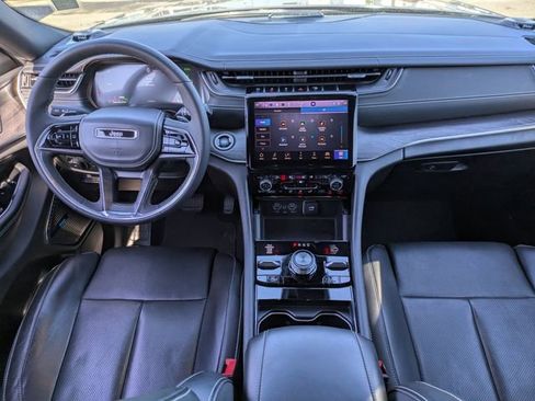 Used 2022 Jeep Grand Cherokee Overland w/ Luxury Tech Group IV image 18