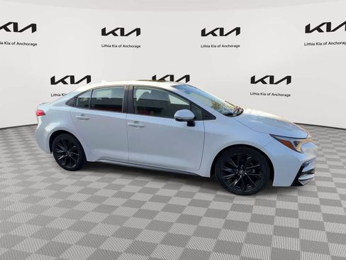 Used 2023 Toyota Corolla SE w/ SE Premium Package FWD image 9