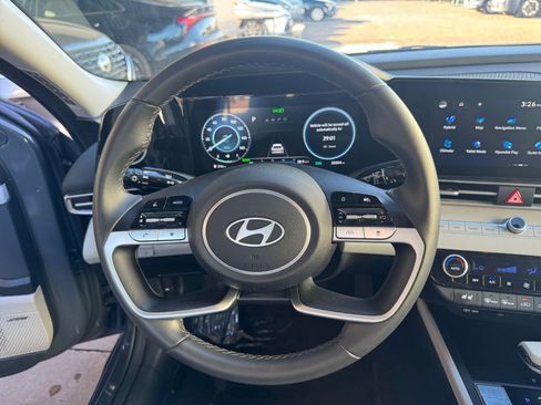 Used 2025 Hyundai Elantra Limited image 28