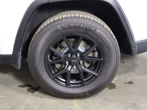 Used 2015 Jeep Grand Cherokee Limited w/ Luxury Group II AWD/4WD image 46