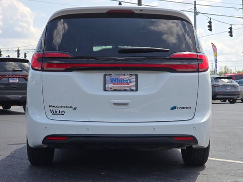 Used 2024 Chrysler Pacifica Limited FWD image 9