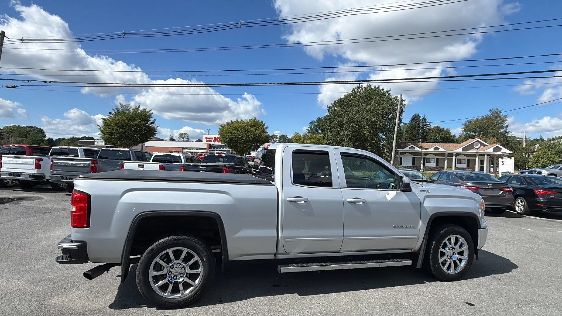 Used 2015 GMC Sierra 1500 SLE w/ SLE Value Package AWD/4WD image 8