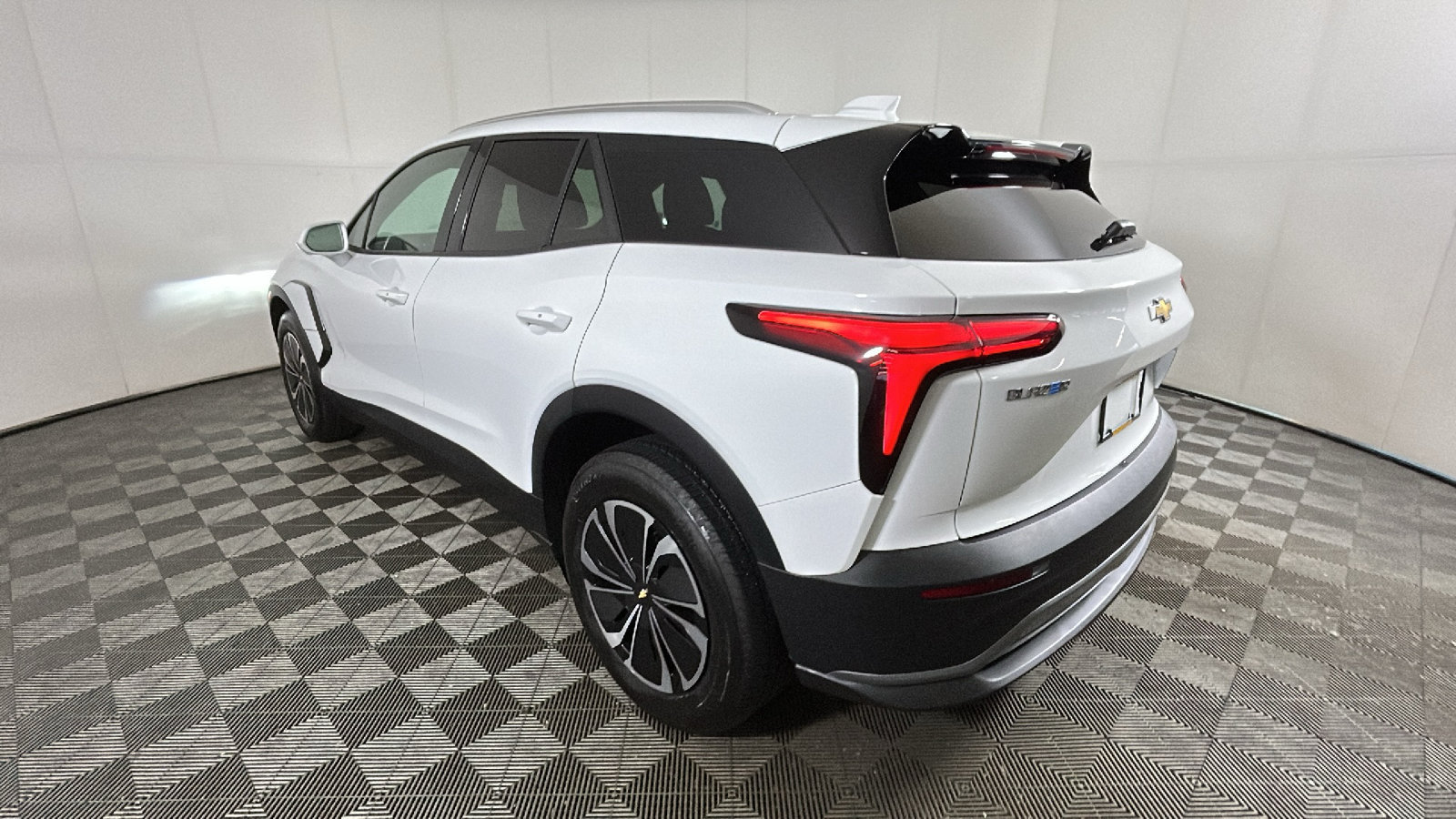 Used 2024 Chevrolet Blazer EV LT AWD/4WD image 5